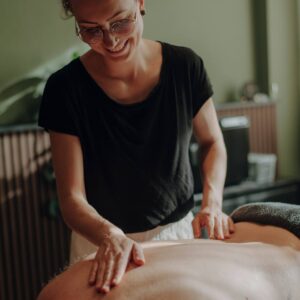 Reiki Ademwerk Ademcoach Leeuwarden Cacaoceremonie Ademcirkel Massage Leeuwarden Massage therapeut centrum Satori - Lizette Hof