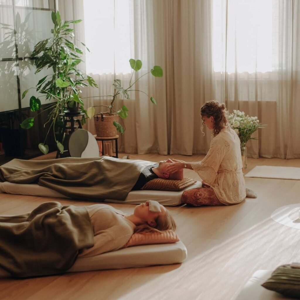 Reiki Ademwerk Ademcoach Leeuwarden Cacaoceremonie Ademcirkel Massage Leeuwarden Massage therapeut centrum Satori - Lizette Hof