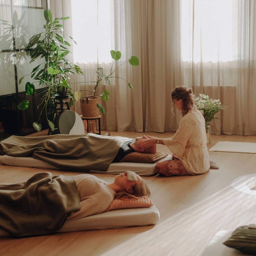 Reiki Ademwerk Ademcoach Leeuwarden Cacaoceremonie Ademcirkel Massage Leeuwarden Massage therapeut centrum Satori - Lizette Hof
